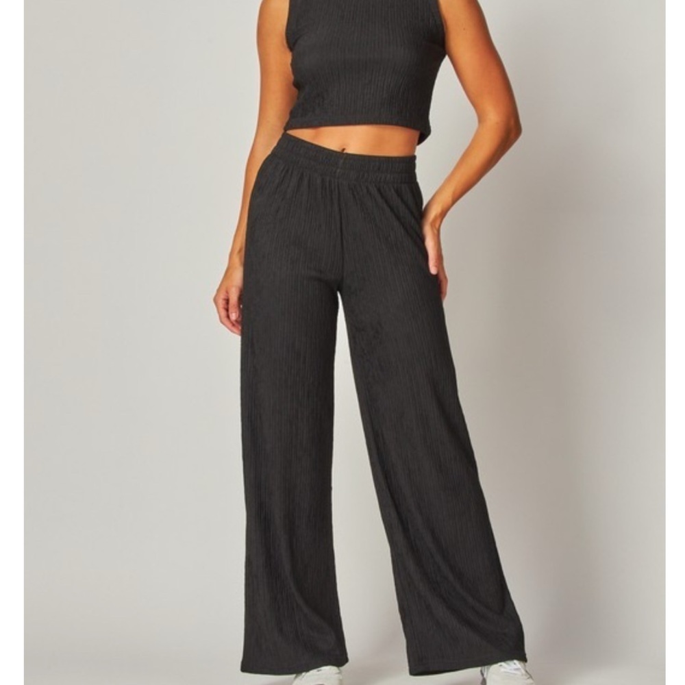 Lovepoem Black Plisse 2 Piece Matching Set Wide Leg Pants Crop Top NWT M